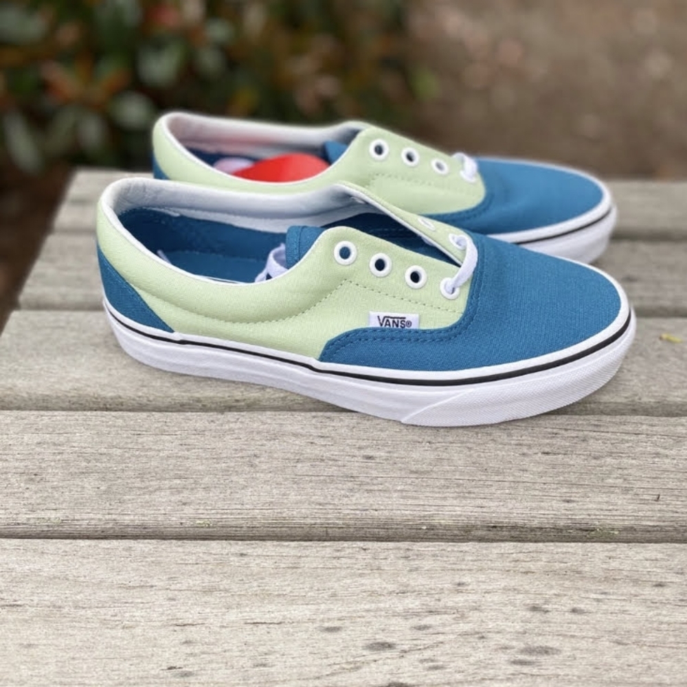 Van's Women`s 2-Tone Era Sneakers